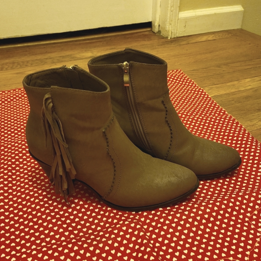 Tan/beige color fringe detail boots